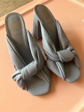Sam & Libby size 8 heels good condition